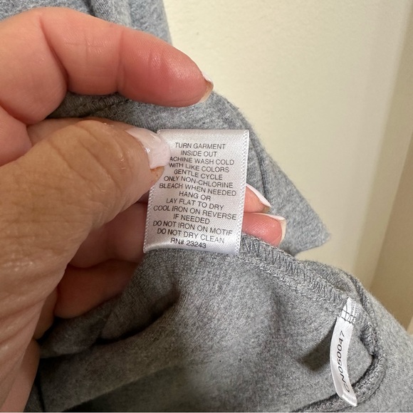 ❤️New York & Company gray hoodie with NYC skyline on back Small CLEARANCE - Picture 6 of 6